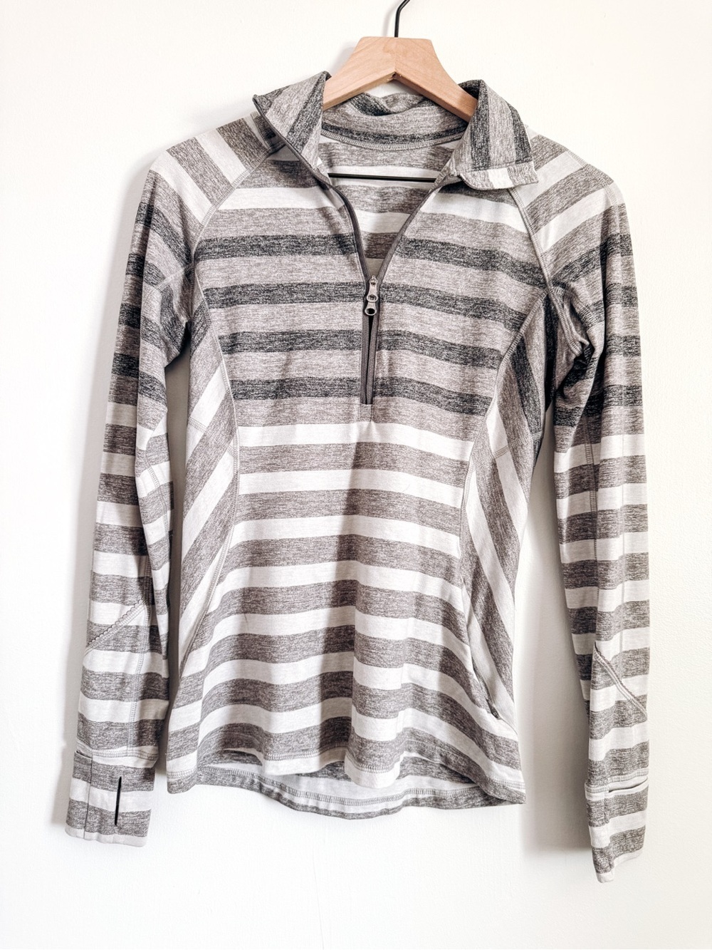 Lululemon Gray White Striped Half Zip Pullover Thumbholes Size 6